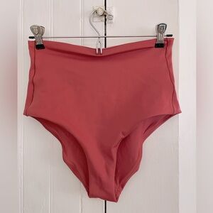 Left on Friday Hi Tide Bottom in Camp size large